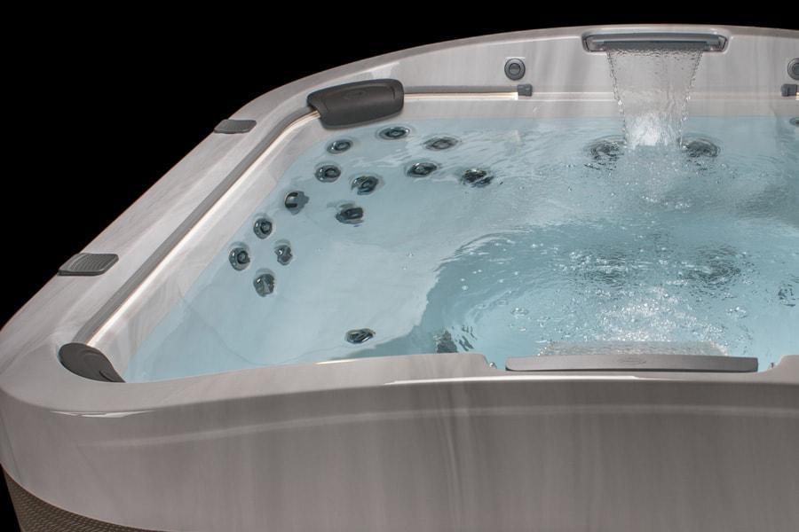 Jacuzzi Hot Tub Feature in Langford, BC