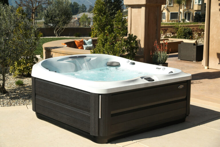4 person hot tub