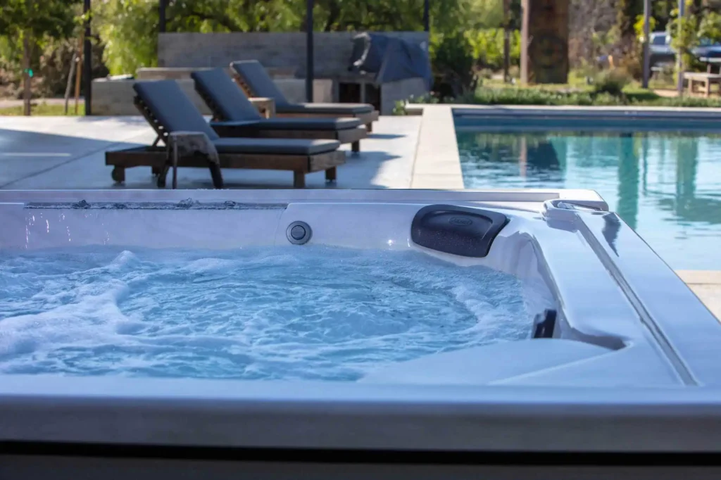 jht_j4™ collection_mid_product01-jacuzzi